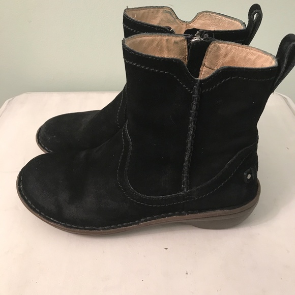 UGG Neevah Black Suede booties - Picture 5 of 12